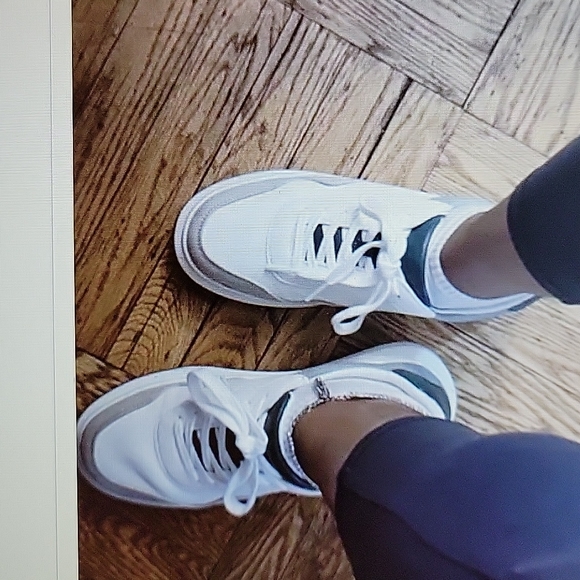 Universal Thread Flora lace up trendy sneakers white blue tan memory foam 8 New - Picture 5 of 6